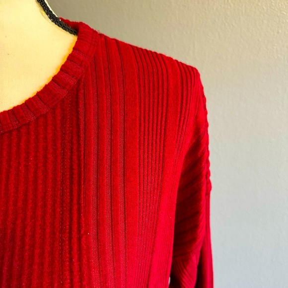 WILD FABLE BEAUTIFUL WINE OVERSIZED TOP. SIZE SMALL. - Picture 4 of 7